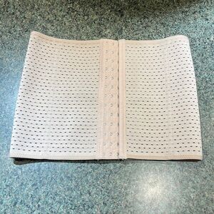 Waist trainer corset, waist cincher for hourglass figure. Eyelet hooks closures